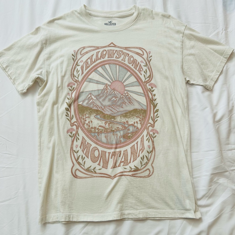 Hollister Oversized Off-White Yellowstone Graphic Tee - Size XS